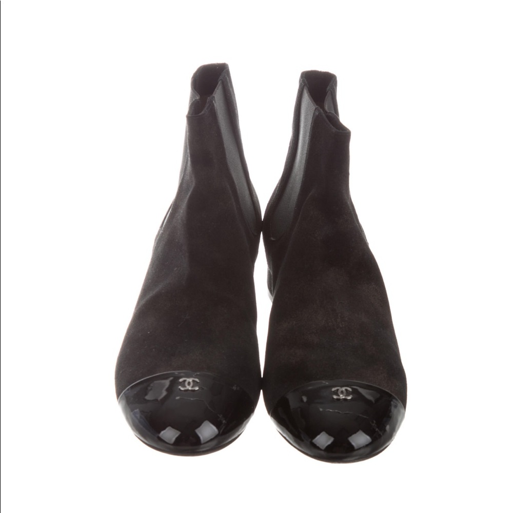 (SOLD)Chanel Interlocking CC logo boots